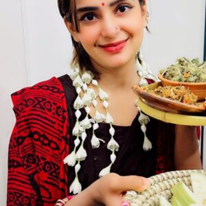 1. Chandramallika Cascade Gajra (Side Gajra) - Tabassum Craft Corner